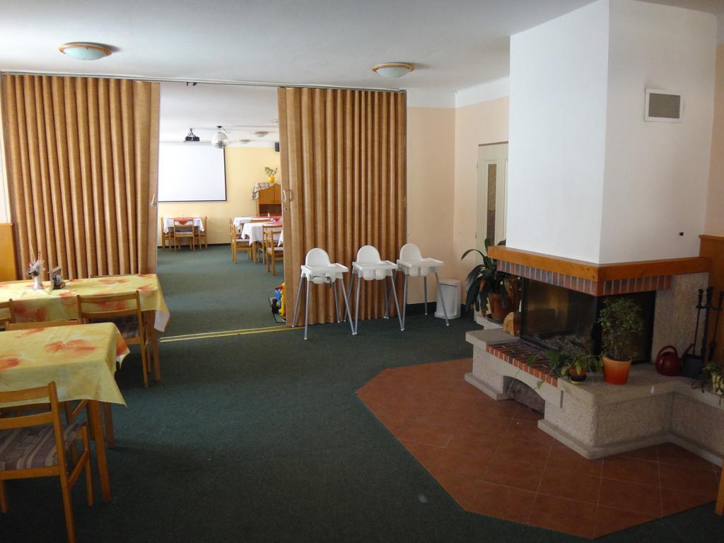 Hotel Alfonska Benecko Exteriör bild