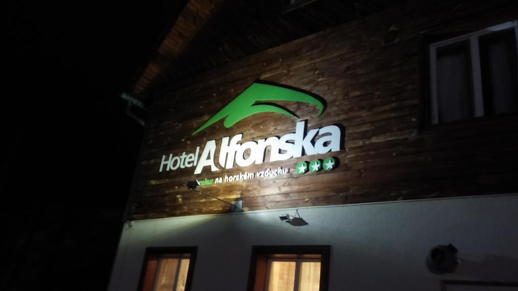 Hotel Alfonska Benecko Exteriör bild